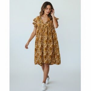 Chic Floral Midi Dress with Ruffle Sleeves